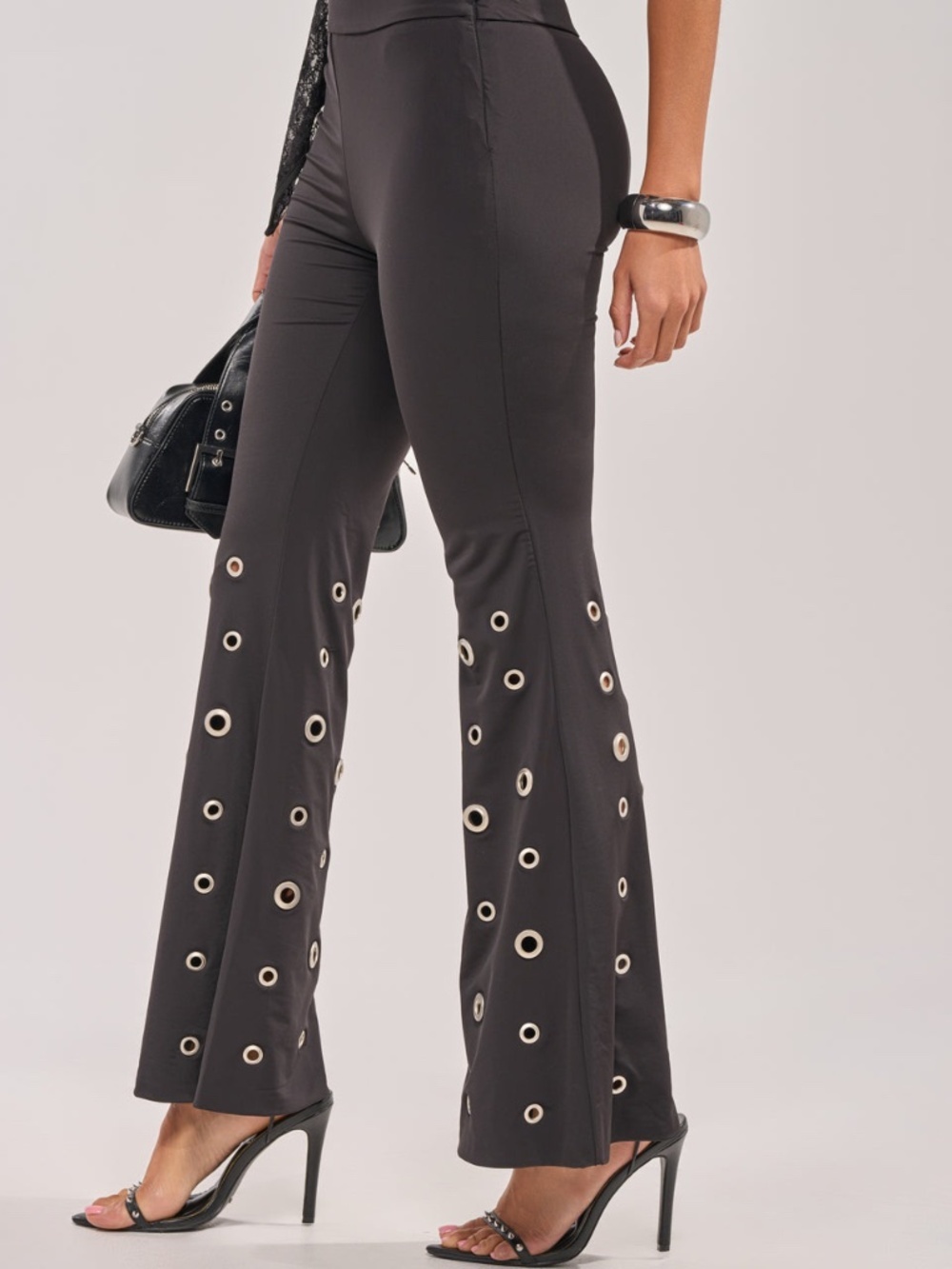AKIRA CHECK IT OUT GROMMET FLARE LEGGING - Picture 3 of 6